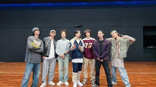 BTS wins 4 Japanese Golden Disk Awards... Awarded 'Asian Artist' for 5 consecutive years - Shopping Around the World with Goodsnjoy