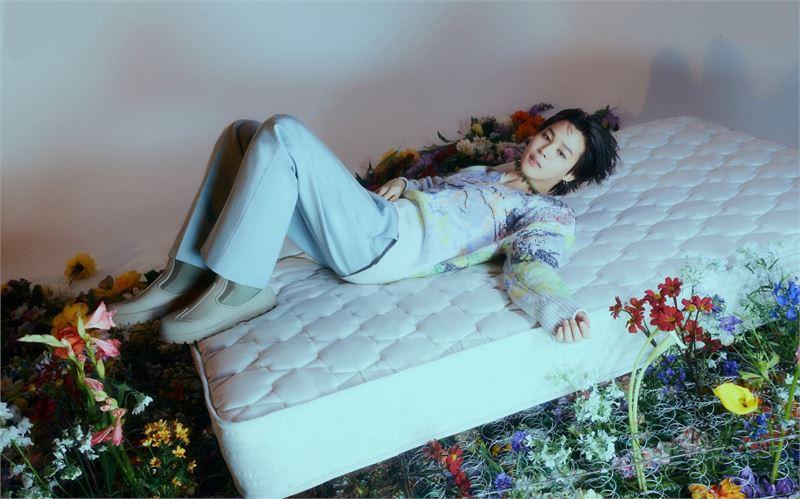 One Jimin (BTS) is drawing attention by adorning the exclusive covers of 5 magazines.  2 Recently, 'Elle Hong Kong' (ELLE HK) reported the news of Jimin's pictorial release and interview, who became the cover artist for the March issue, through the offici