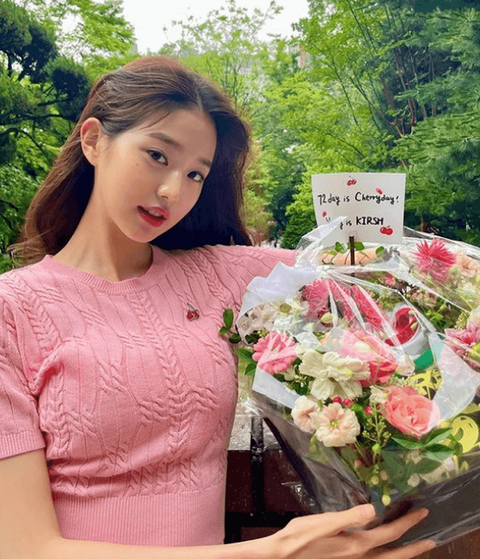 [Official Genuine Product] KIRSH IVE WONYOUNG Wear SMALL CHERRY KNIT Spring, Summer, Short-sleeved Knitwear - Shopping Around the World with Goodsnjoy